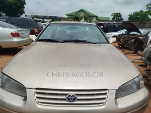 Photo - Toyota Camry 2002 Gold