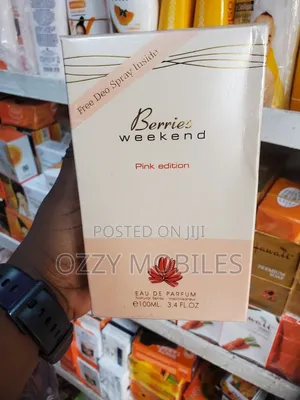 Photo - Berries Weekend Pink Edition