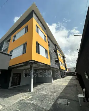 4bdrm Duplex in Chevron for sale