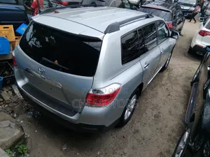 Toyota Highlander Limited 3.5l 4WD 2013 Silver