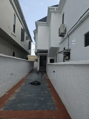 4bdrm Duplex in Harmony Enclave By for rent