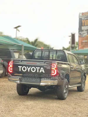New Toyota Hilux 2025 Black