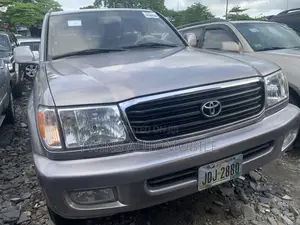 Toyota Land Cruiser 2004 Gray