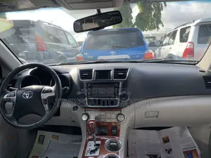 Toyota Highlander Limited 3.5l 4WD 2013 Silver