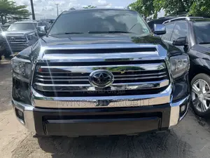 Toyota Sequoia Platinum 4x4 2018 Black