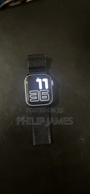 Photo - Apple Watch Se