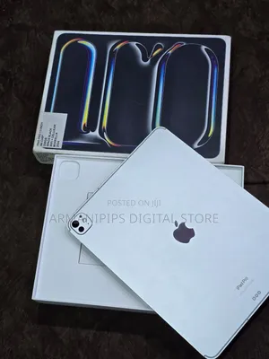 Photo - Apple iPad Pro 13 (2024) 256 GB Silver