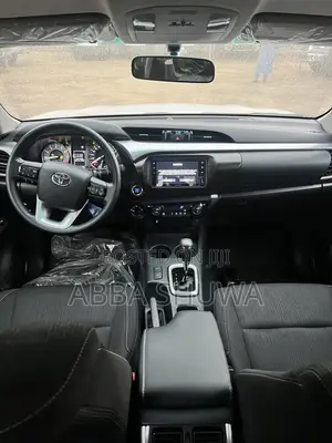 New Toyota Hilux 2025 Black