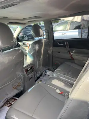 Toyota Highlander Limited 3.5l 4WD 2013 Silver