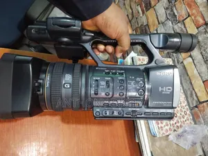 Photo - Sony Ax2000 Hd