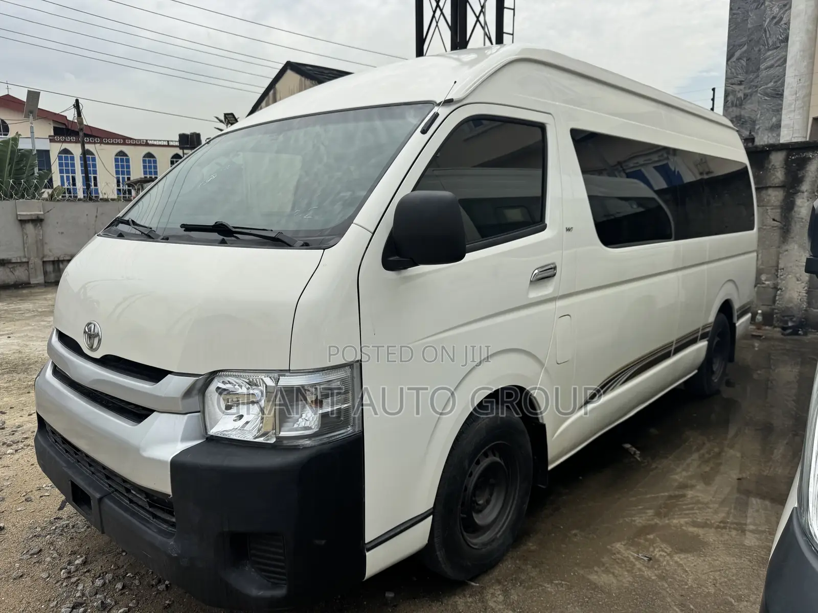 Toyota HiAce 2016 White