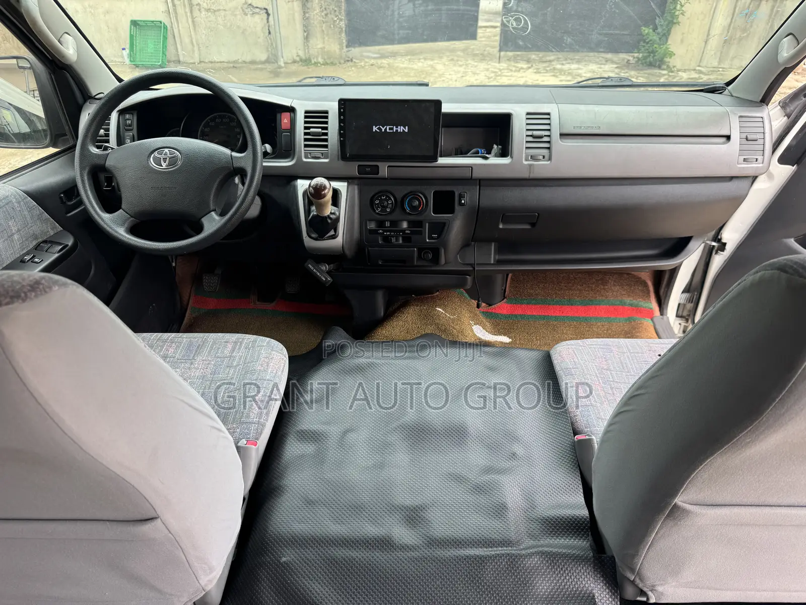 Toyota HiAce 2016 White