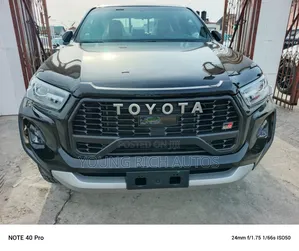New Toyota Hilux 2024 Black