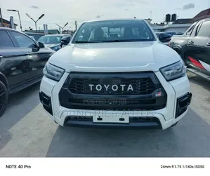 New Toyota Hilux 2022 White