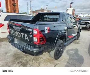 New Toyota Hilux 2022 Black