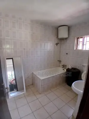2bdrm Block of Flats in Private, Wuye for rent