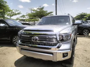 Toyota Sequoia Platinum 4x4 2018 Silver
