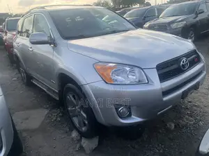 Toyota RAV4 2010 Silver