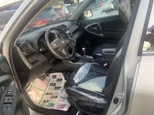 Toyota RAV4 2010 Silver