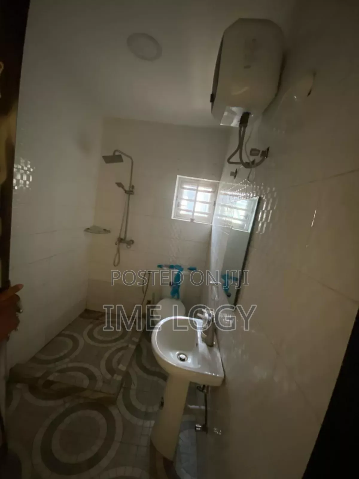 1bdrm Room & Parlour in Johnson Street Off for rent