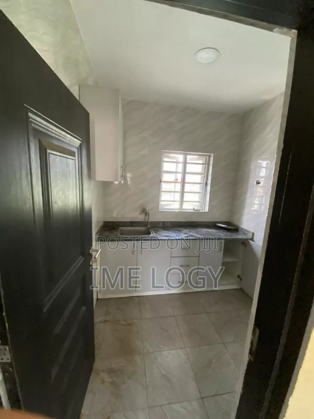 1bdrm Room & Parlour in Johnson Street Off for rent