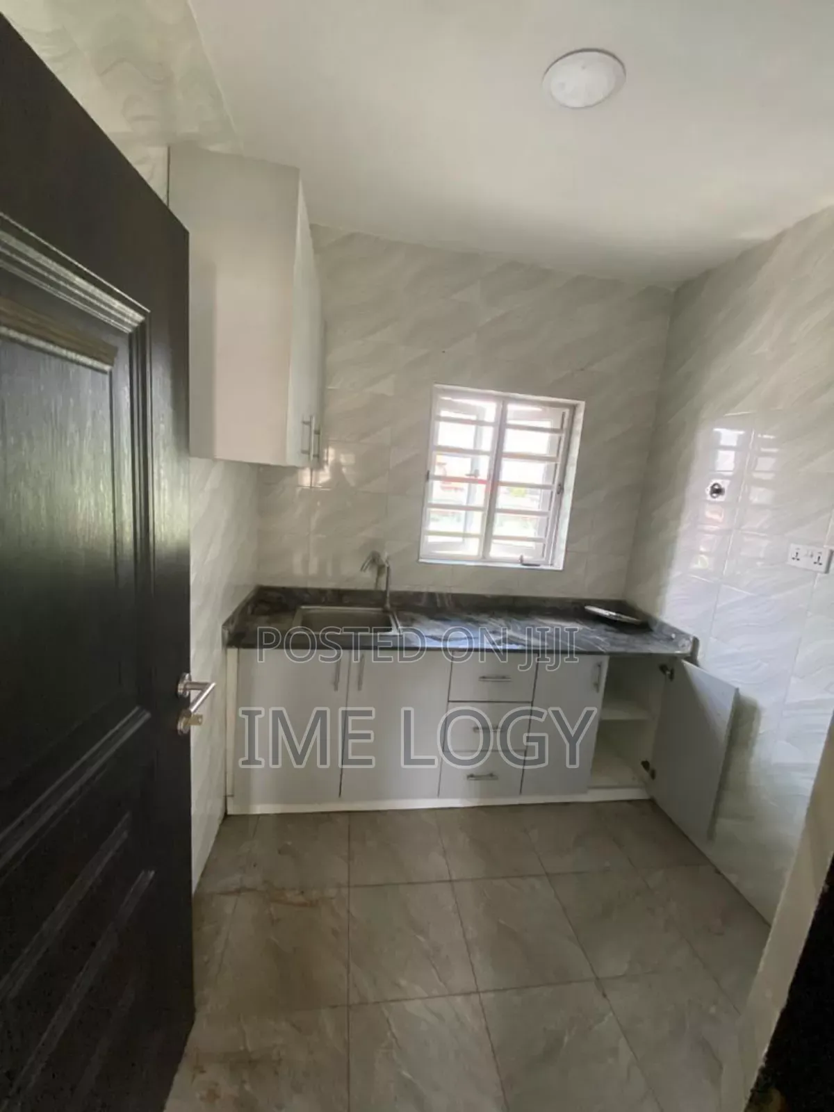 1bdrm Room & Parlour in Johnson Street Off for rent