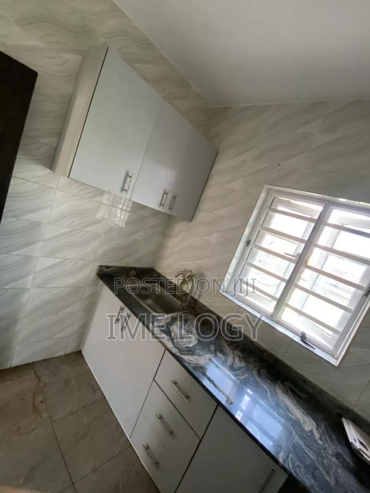1bdrm Room & Parlour in Johnson Street Off for rent