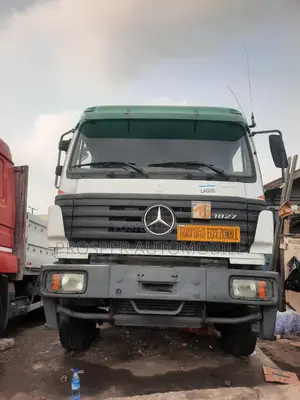 Mercedes Benz Hiyab 1827