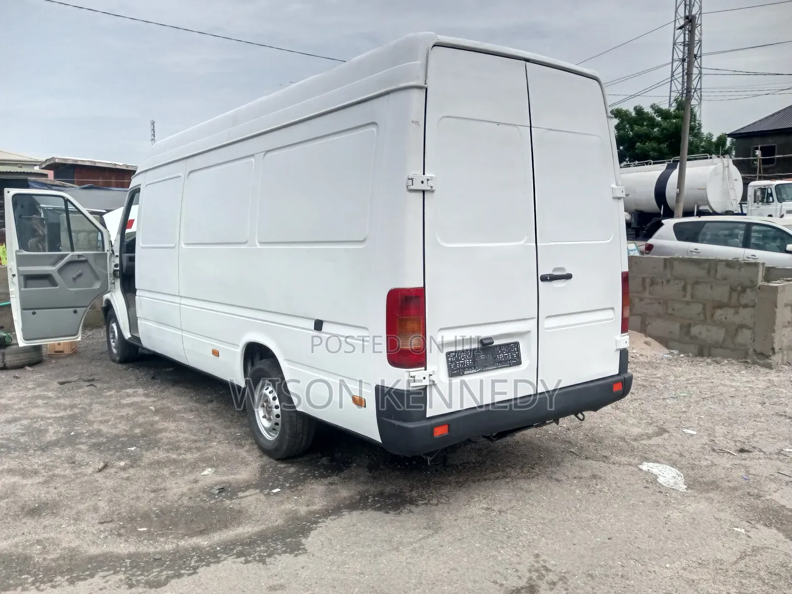 Volkswagen LT 2000 White