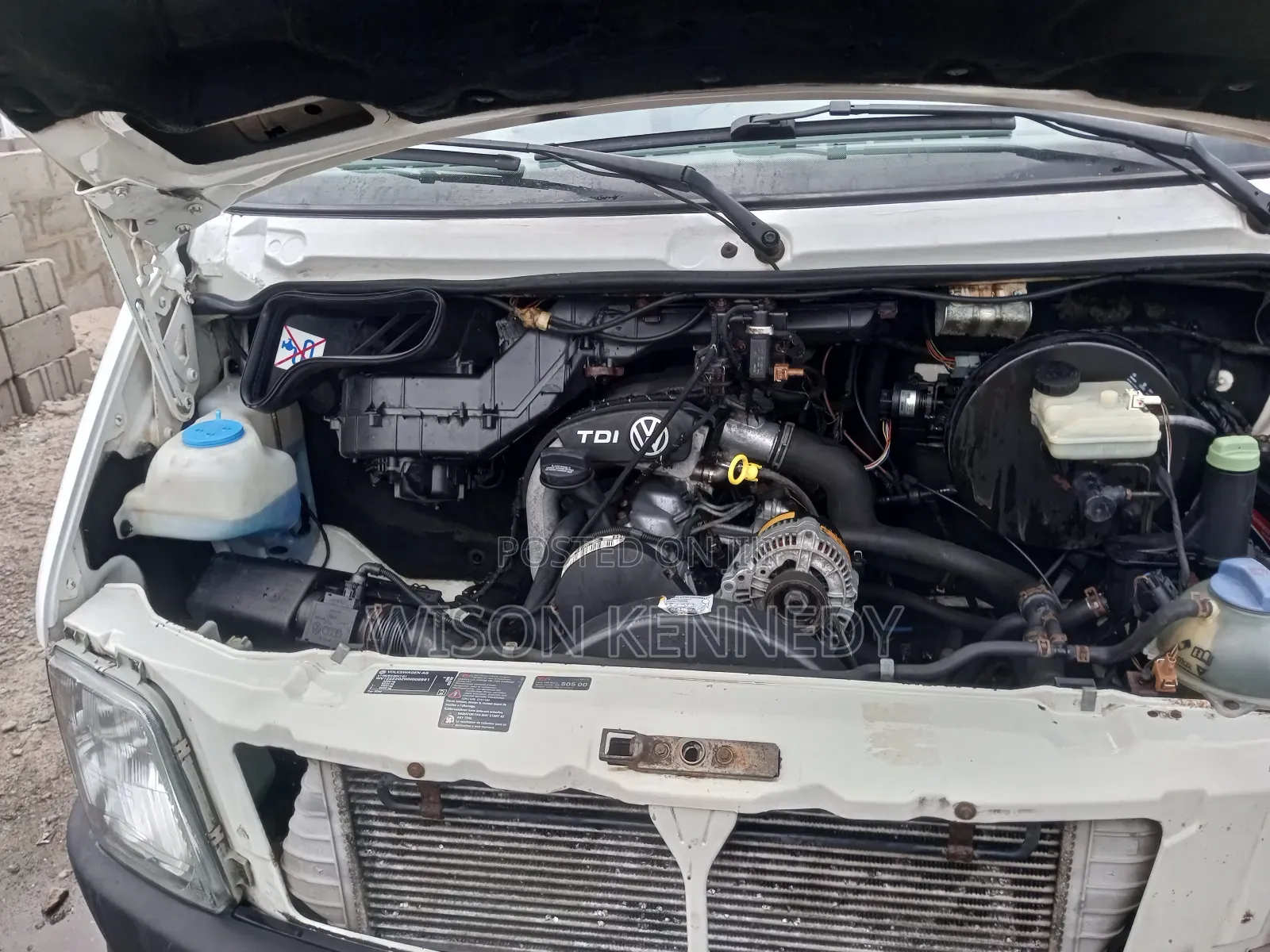Volkswagen LT 2000 White