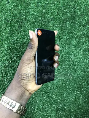 Photo - Apple iPhone 6 16 GB Silver