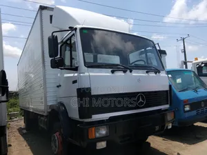 Mercedes 1120 Truck Container Body 20feet