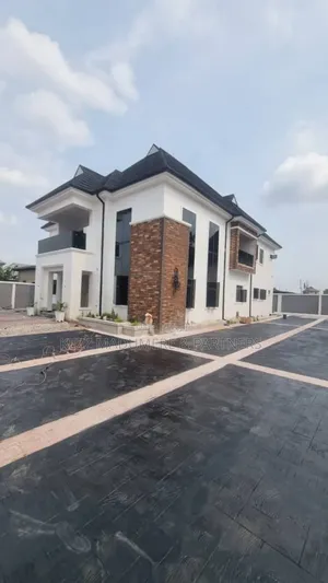 6bdrm Duplex in Eliozu , Port for sale