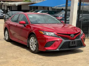 Toyota Camry SE Nightshade FWD 2020