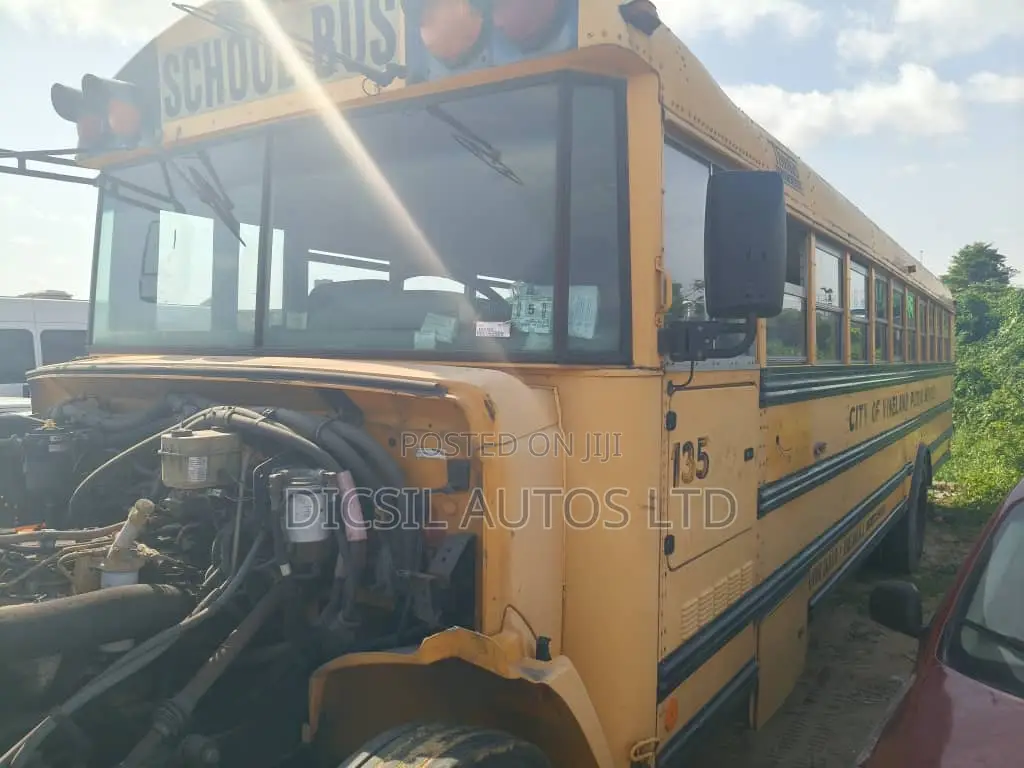 Freightliner M1235 2007 Yellow