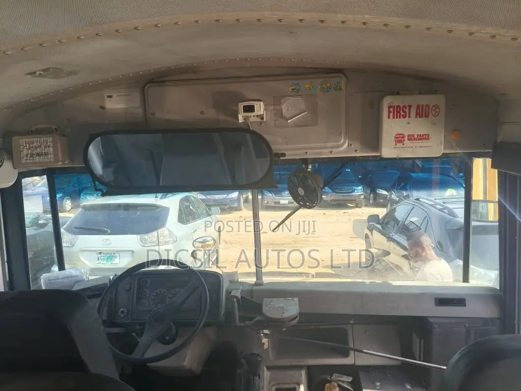 Freightliner M1235 2007 Yellow