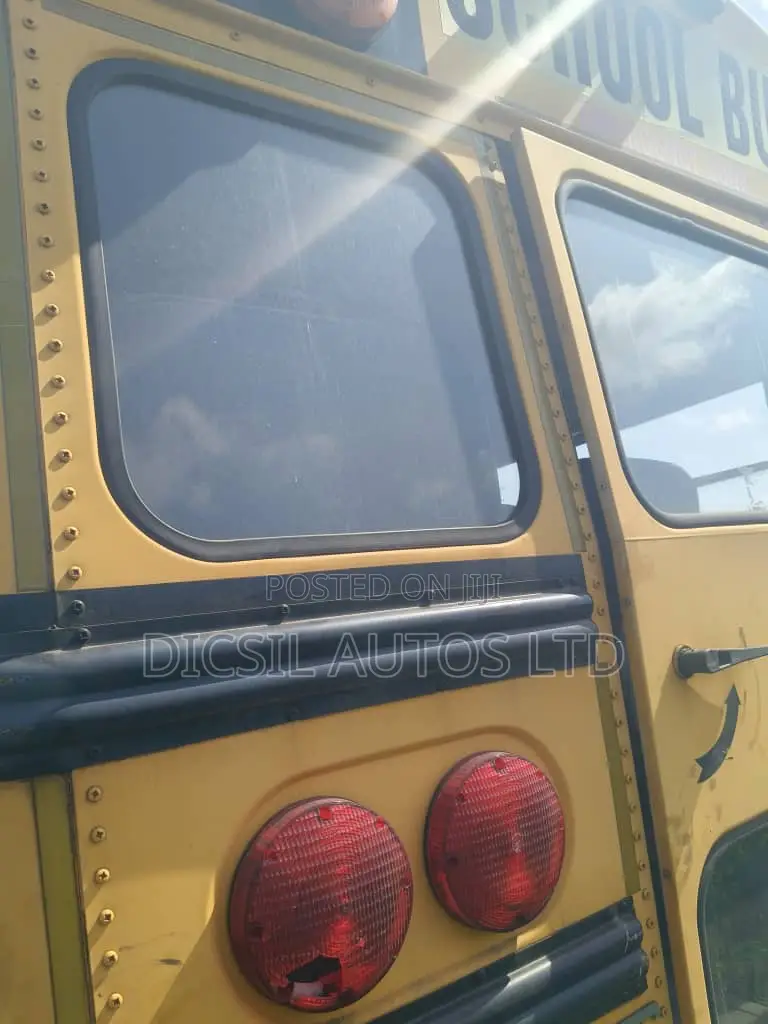 Freightliner M1235 2007 Yellow