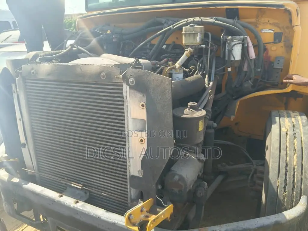 Freightliner M1235 2007 Yellow