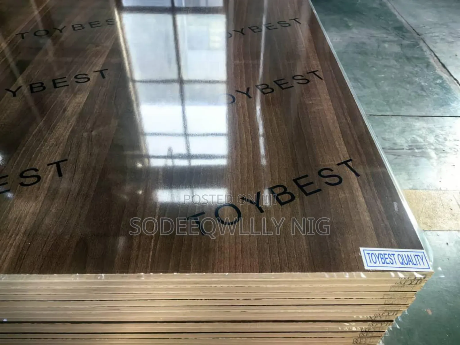 Mansoner Glossy Board