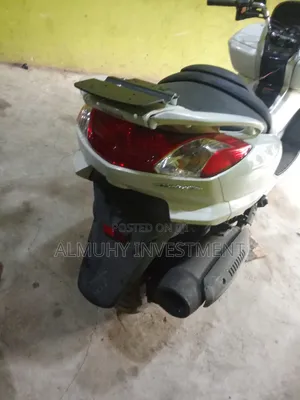 Yamaha Majesty 2013 White
