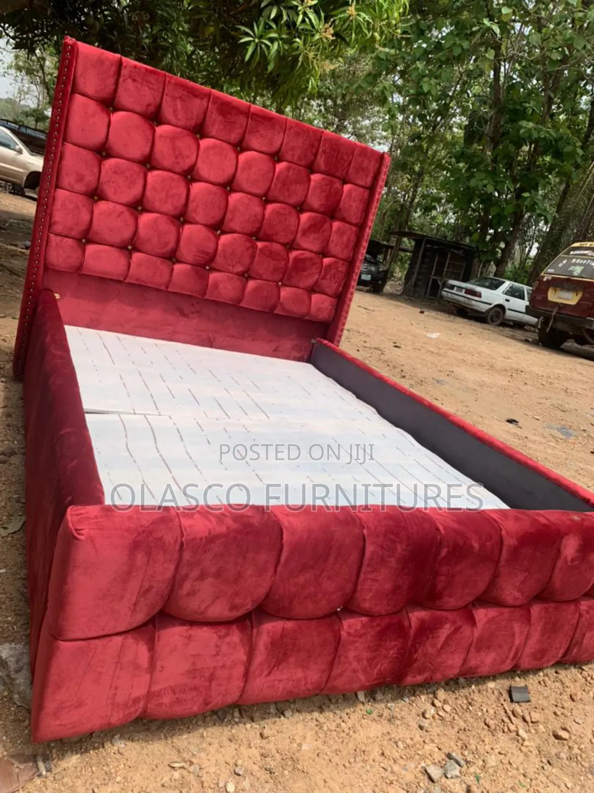 Bedframe Is Available for Instantly Pick