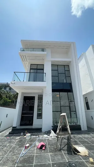 Furnished 5bdrm Duplex in Chevron for sale