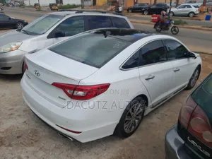 Hyundai Sonata Sport Sedan FWD (2.4L 4cyl 6A) 2016 Red