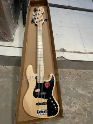 5 Strings Fender Active Bass Guitar