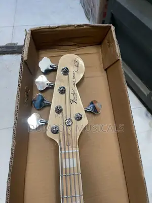 5 Strings Fender Active Bass Guitar