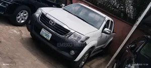 Toyota Hilux SR5 2013 White