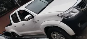 Toyota Hilux SR5 2013 White