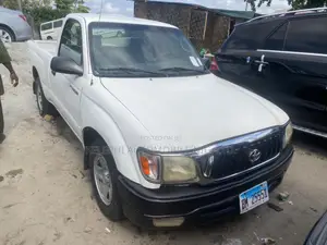 Toyota Tacoma Base 4x4 Regular Cab 103.3 in. WB 2001 White