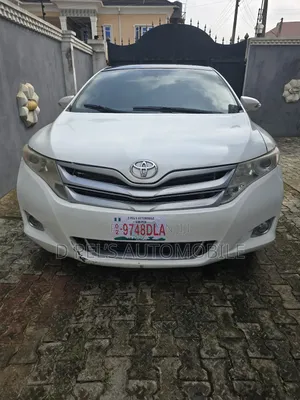 Photo - Toyota Venza 2015 White