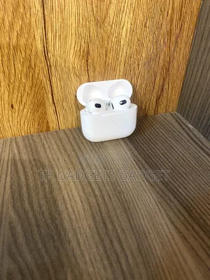 Photo - Used Apple Airpods 3 With Wireless Earbuds
